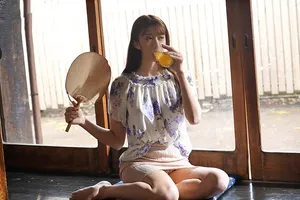 Mùa hè buồn chán ở quê xxx người vợ nhà kề bên thiếu thốn vì lấy anh xã già